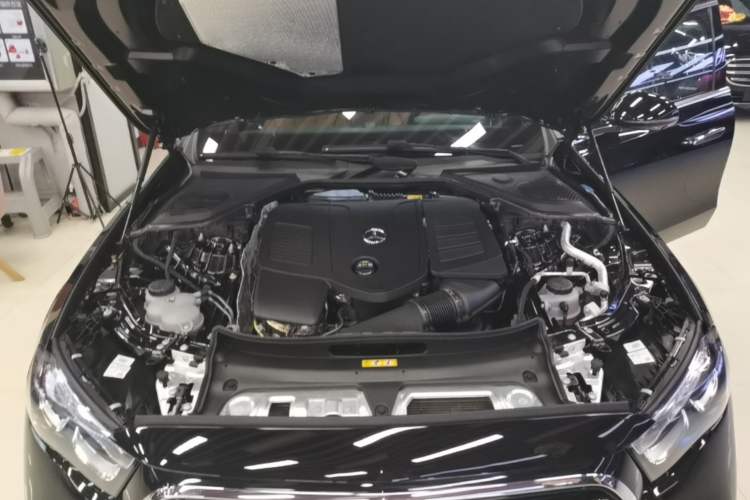 Used Mercedes-Benz E-Class 2025 E 300 L Luxury Model Engine Bay