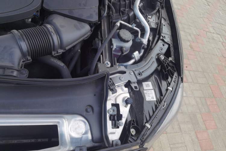 Used Mercedes-Benz E-Class 2025 Facelift E 300 L Luxury Edition Engine Bay Left