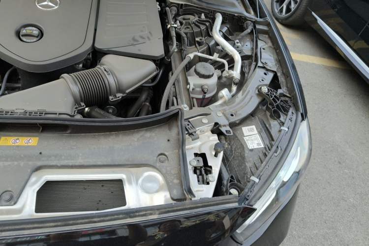 Used Mercedes-Benz E-Class 2025 E 260 L Engine Bay Left