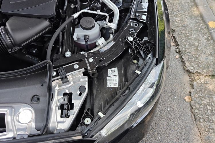 Used Mercedes-Benz E-Class 2025 Facelift E 300 L Fashion Edition Engine Bay Left