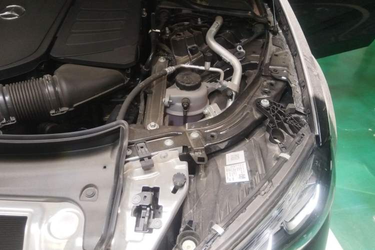 Used Mercedes-Benz E-Class 2025 Facelift E 300 L Luxury Edition Engine Bay Left