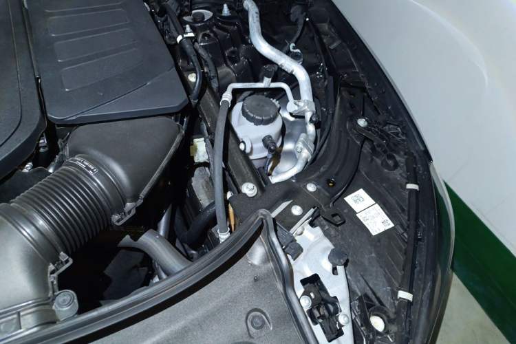 Used Mercedes-Benz E-Class 2025 E 260 L Engine Bay Left