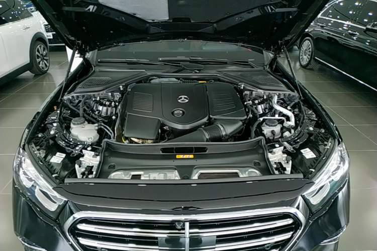 Used Mercedes-Benz E-Class 2025 E 300 L Luxury Model Engine Bay