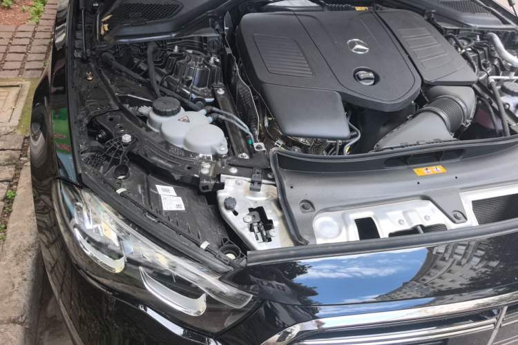 Used Mercedes-Benz E-Class 2025 Facelift E 300 L Luxury Edition Engine Bay Right