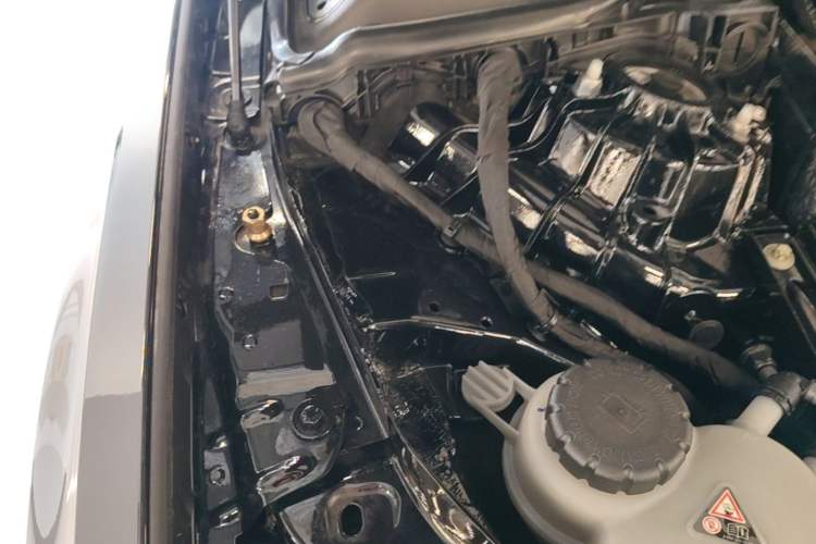 Used Mercedes-Benz E-Class 2025 E 300 L Luxury Model Engine Bay Right