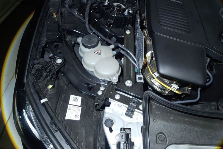 Used Mercedes-Benz E-Class 2025 E 260 L Engine Bay Right