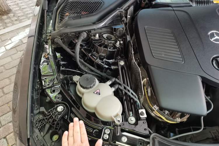 Used Mercedes-Benz E-Class 2025 E 300 L Luxury Model Engine Bay Right