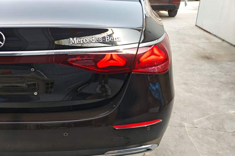 Used Mercedes-Benz E-Class 2025 E 300 L Luxury Model Exterior 1
