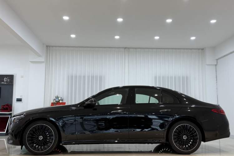 Used Mercedes-Benz E-Class 2025 Restyled E 300 Luxury Sport Edition Exterior 3