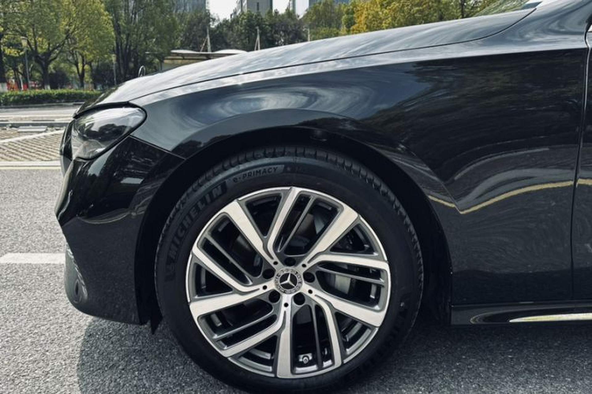 Used Mercedes-Benz E-Class 2025 Facelift E 300 L Fashion Edition Exterior 3