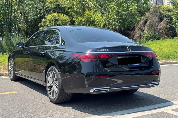 Used Mercedes-Benz E-Class 2025 Facelift E 300 L Fashion Edition Exterior 3