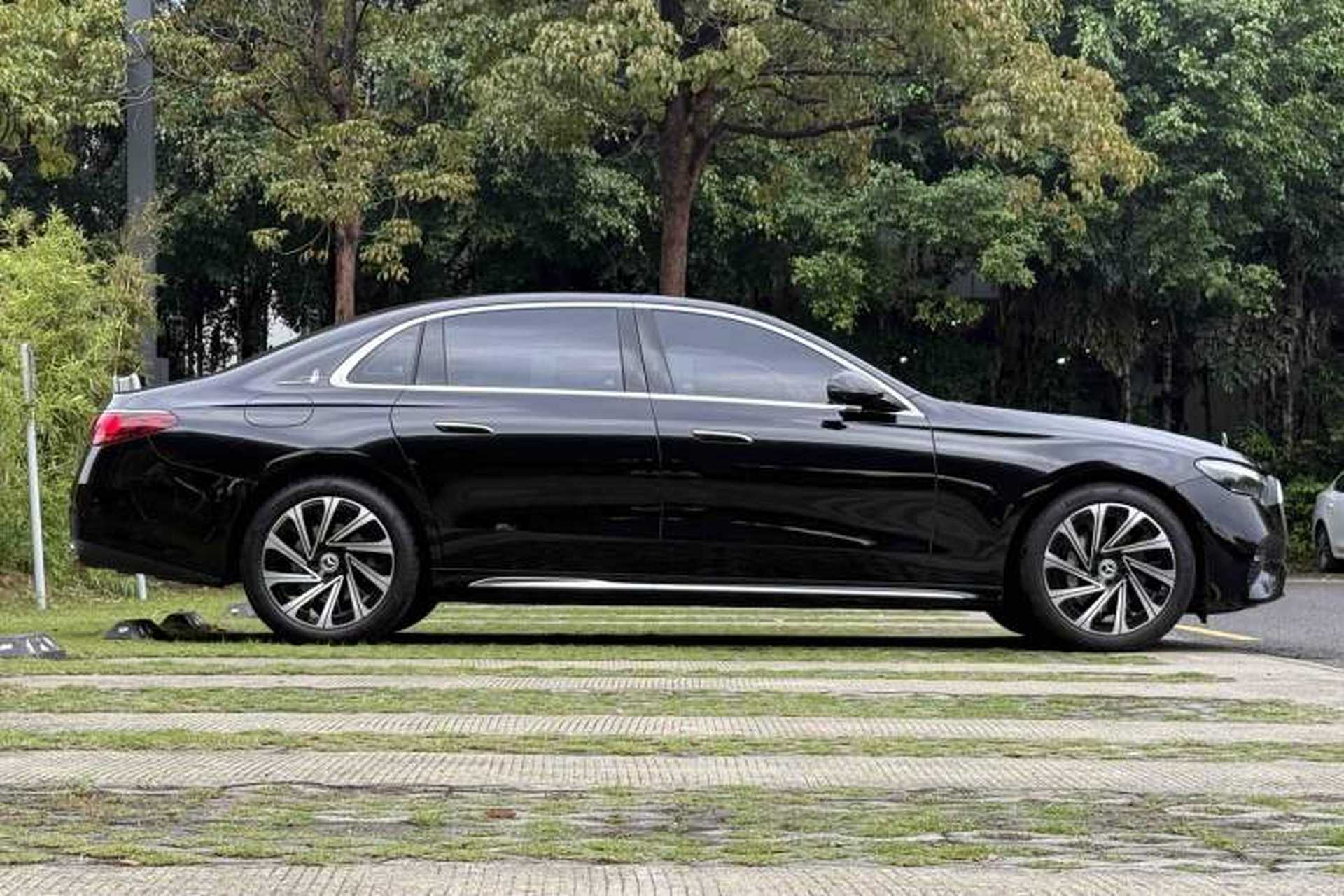 Used Mercedes-Benz E-Class 2025 E 300 L Luxury Model Exterior 3