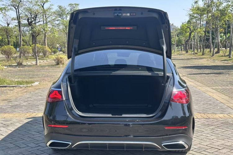 Used Mercedes-Benz E-Class 2025 Facelift E 300 L Luxury Sport Edition Exterior 3