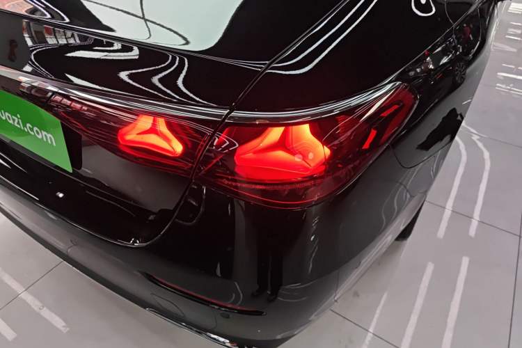 Used Mercedes-Benz E-Class 2025 Facelift E 300 L Luxury Edition Exterior 3