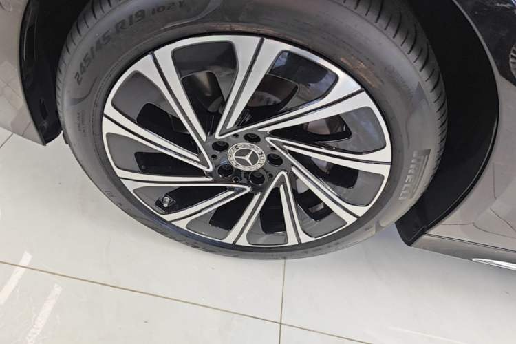 Used Mercedes-Benz E-Class 2025 E 300 L Luxury Model Exterior 4