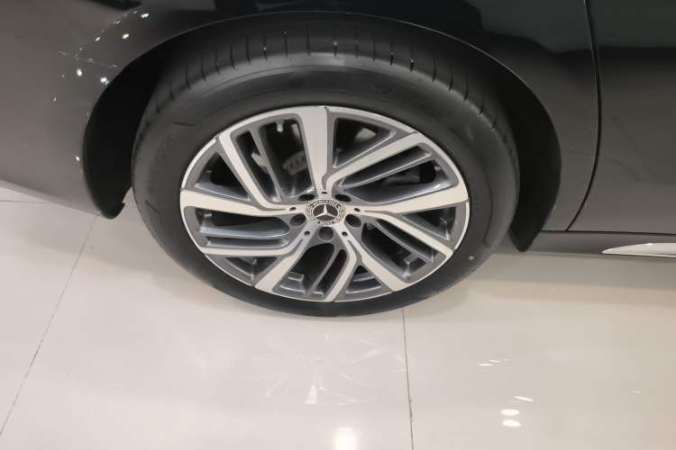 Used Mercedes-Benz E-Class 2025 E 300 L Stylish Model Exterior 4