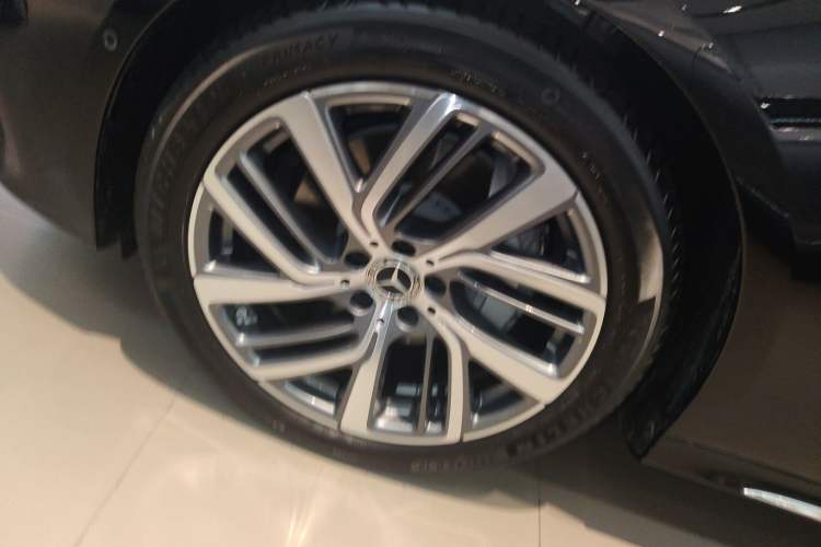 Used Mercedes-Benz E-Class 2025 Facelift E 300 L Fashion Edition Exterior 4