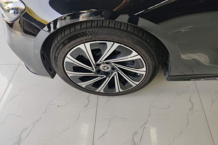 Used Mercedes-Benz E-Class 2025 E 260 L Exterior 4