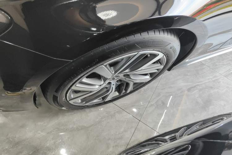 Used Mercedes-Benz E-Class 2025 E 300 L Stylish Model Exterior 4