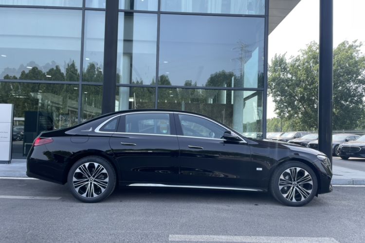 Used Mercedes-Benz E-Class 2025 Facelift E 300 L Luxury Edition Exterior 5