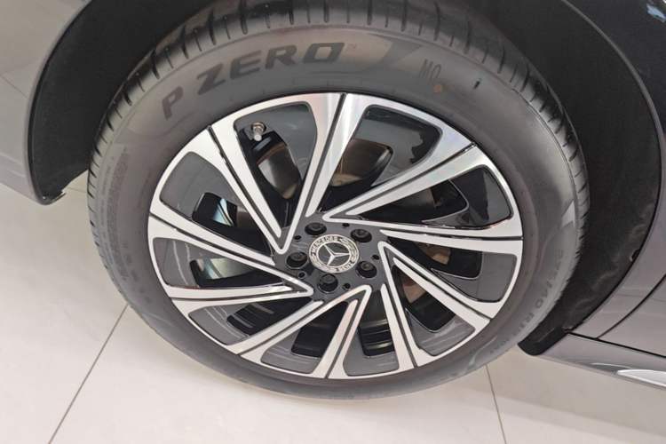 Used Mercedes-Benz E-Class 2025 E 300 L Luxury Model Exterior 5