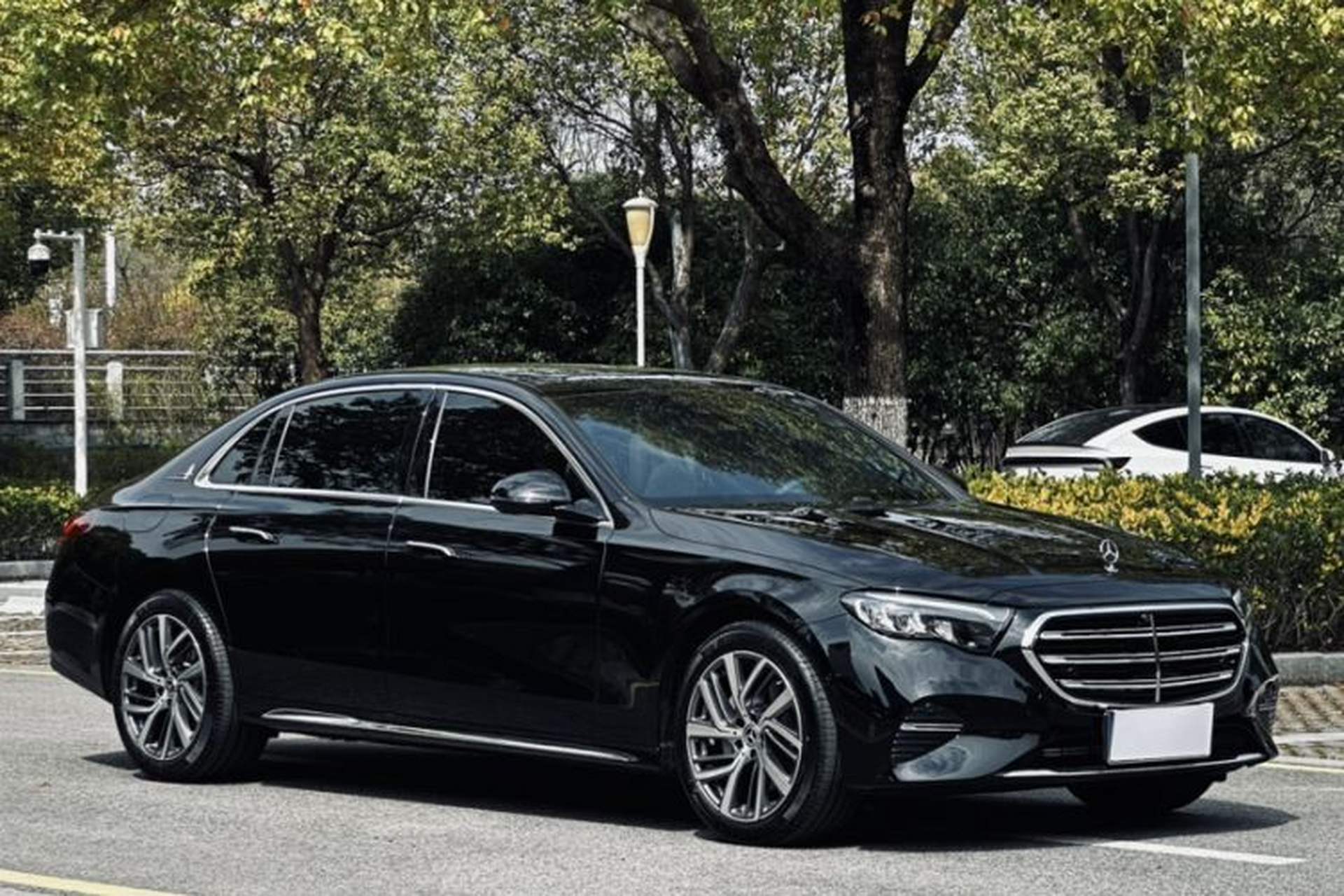 Used Mercedes-Benz E-Class 2025 Facelift E 300 L Fashion Edition Exterior 5