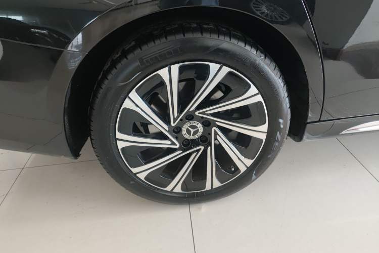 Used Mercedes-Benz E-Class 2025 E 300 L Luxury Model Exterior 5