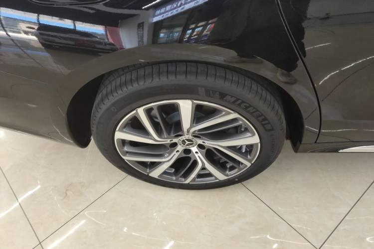 Used Mercedes-Benz E-Class 2025 Facelift E 300 L Fashion Edition Exterior 5