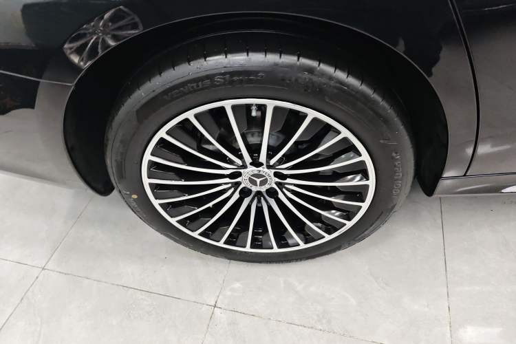 Used Mercedes-Benz E-Class 2025 E 260 L Exterior 5