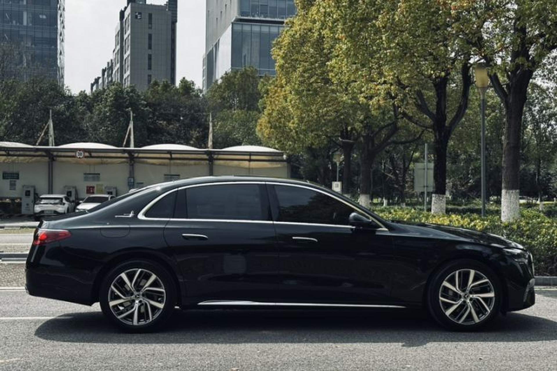 Used Mercedes-Benz E-Class 2025 Facelift E 300 L Fashion Edition Exterior 6