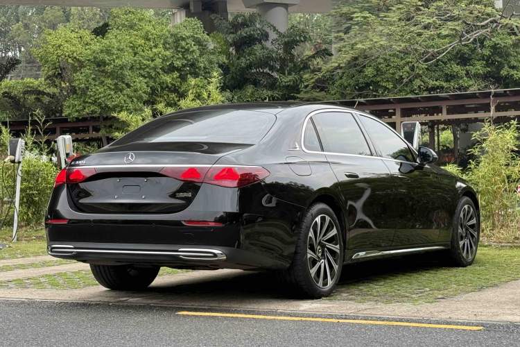 Used Mercedes-Benz E-Class 2025 E 300 L Luxury Model Exterior 6