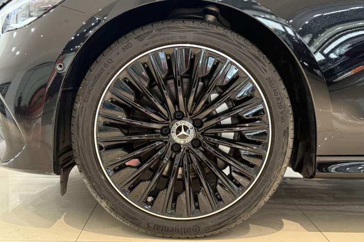 Used Mercedes-Benz E-Class 2025 Restyled E 300 Luxury Sport Edition Exterior 7