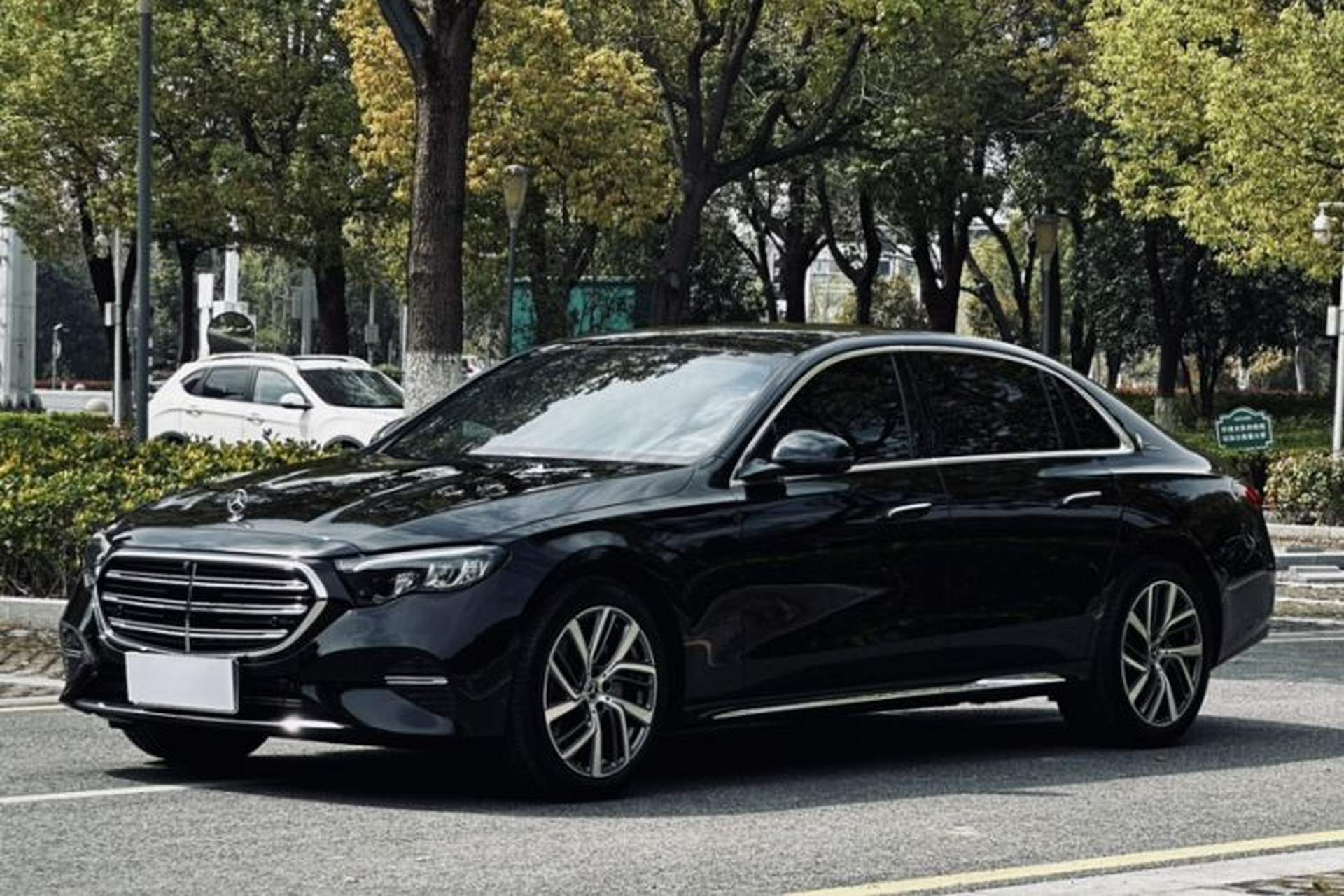 Used Mercedes-Benz E-Class 2025 Facelift E 300 L Fashion Edition Exterior 7