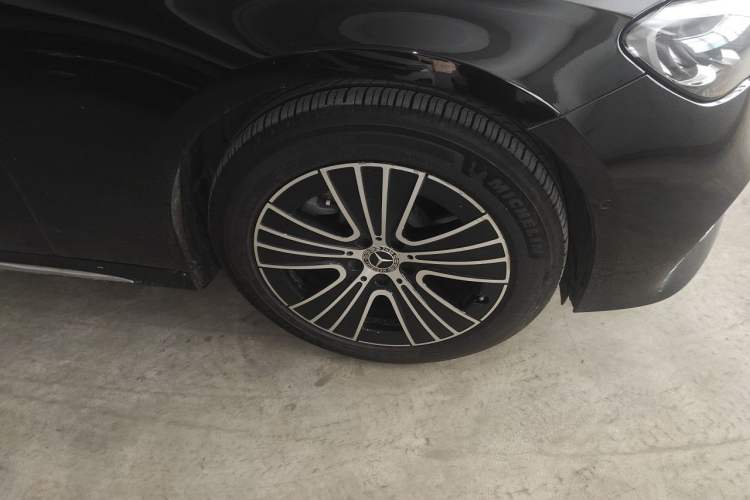 Used Mercedes-Benz E-Class 2025 E 260 L Exterior 7