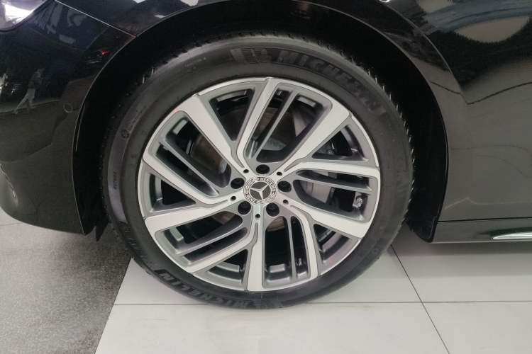 Used Mercedes-Benz E-Class 2025 E 300 L Stylish Model Exterior 7