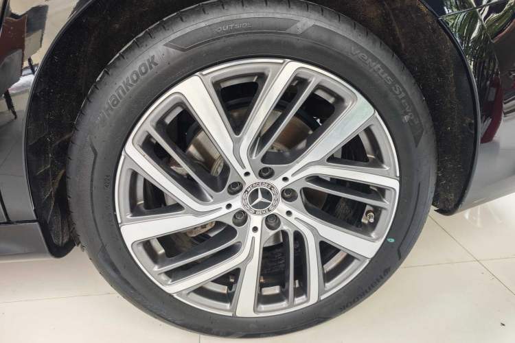 Used Mercedes-Benz E-Class 2025 E 300 L Stylish Model Exterior 7