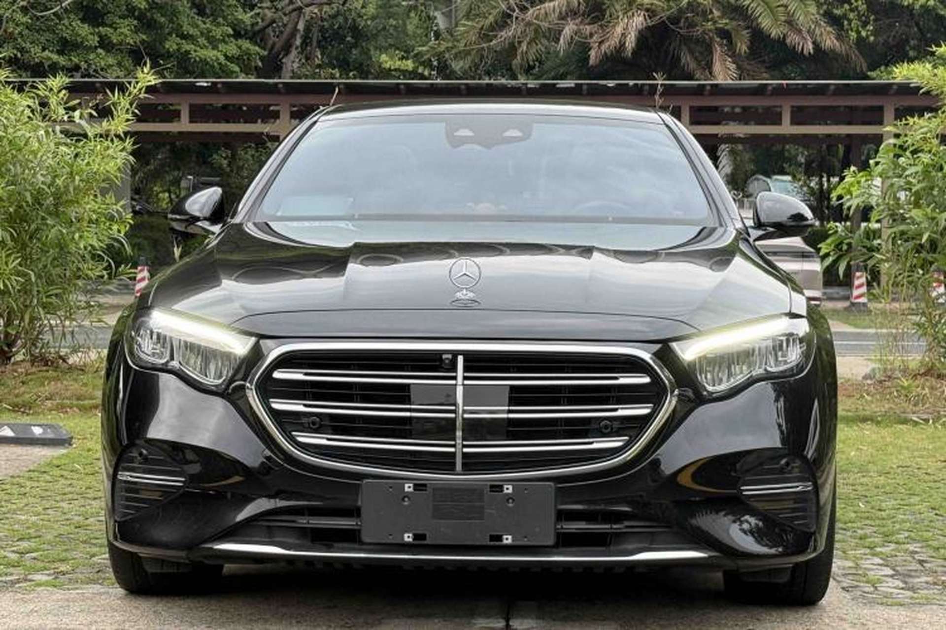 Used Mercedes-Benz E-Class 2025 E 300 L Luxury Model Exterior 9