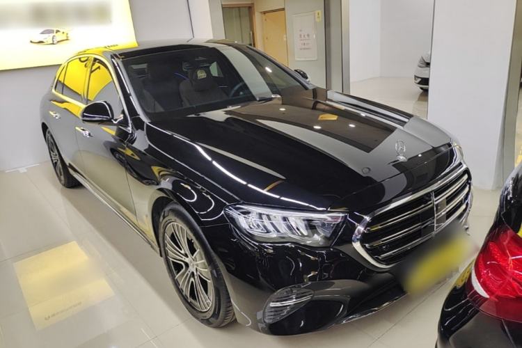 Used Mercedes-Benz E-Class 2025 E 260 L Front Right 45 Deg