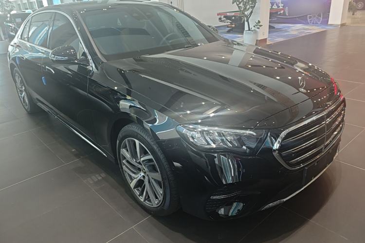 Used Mercedes-Benz E-Class 2025 Facelift E 300 L Fashion Edition Front Right 45 Deg