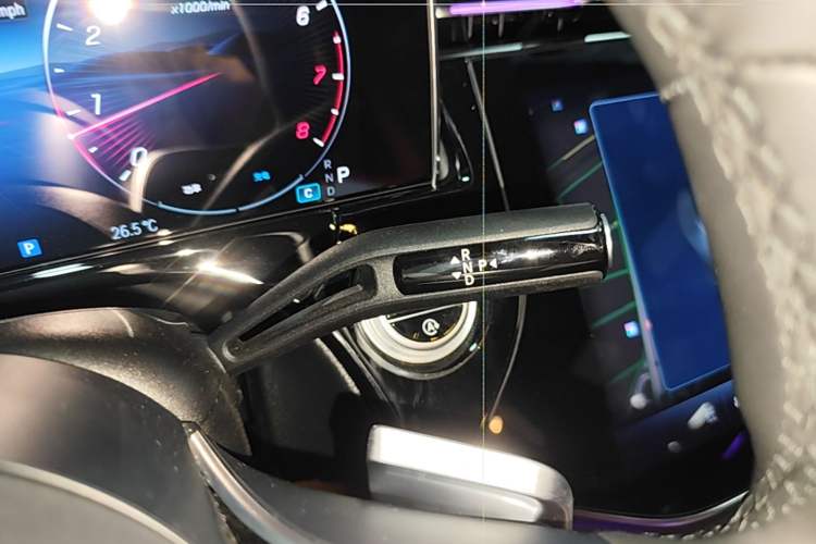 Used Mercedes-Benz E-Class 2025 Facelift E 300 L Luxury Edition Gear Lever
