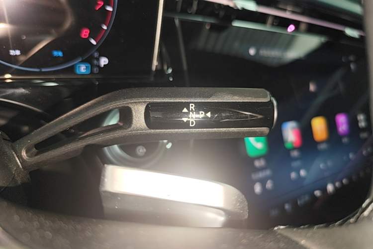 Used Mercedes-Benz E-Class 2025 Facelift E 300 L Luxury Edition Gear Lever