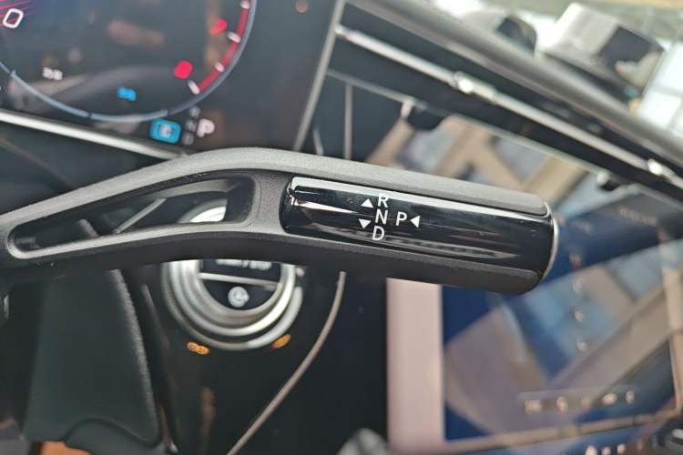 Used Mercedes-Benz E-Class 2025 Facelift E 300 L Luxury Edition Gear Lever