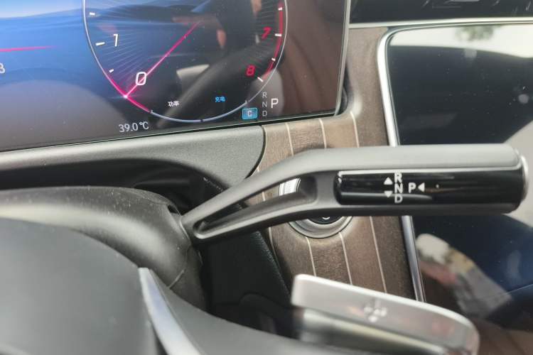 Used Mercedes-Benz E-Class 2025 Facelift E 300 L Fashion Edition Gear Lever