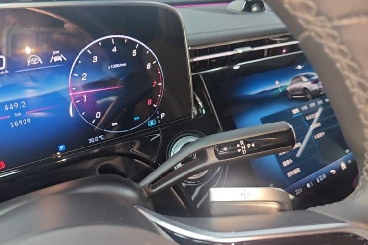 Used Mercedes-Benz E-Class 2025 Facelift E 300 L Luxury Edition Gear Lever