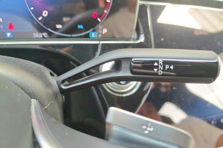 Used Mercedes-Benz E-Class 2025 Facelift E 300 L Luxury Edition Gear Lever
