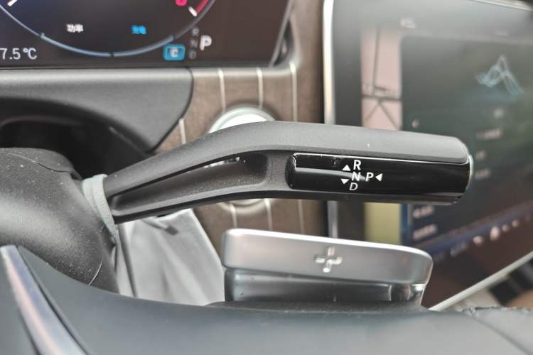 Used Mercedes-Benz E-Class 2025 E 300 L Stylish Model Gear Lever