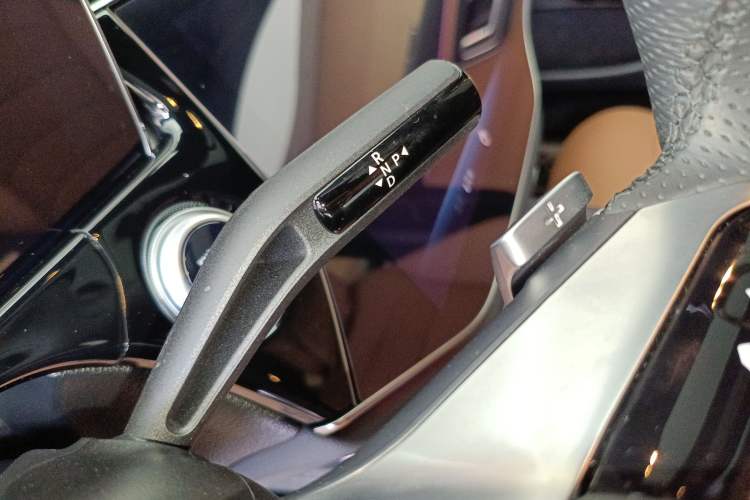 Used Mercedes-Benz E-Class 2025 Facelift E 300 L Luxury Sport Edition Gear Lever