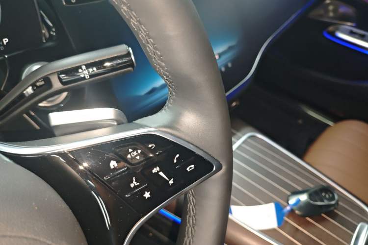 Used Mercedes-Benz E-Class 2025 Facelift E 300 L Luxury Edition Gear Lever