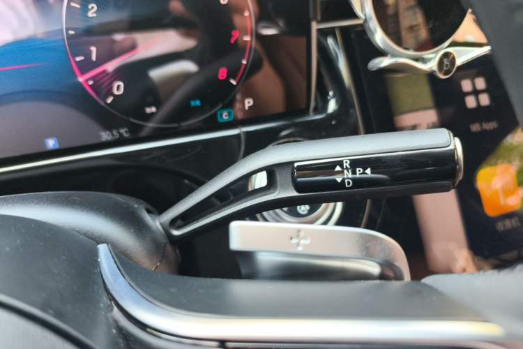 Used Mercedes-Benz E-Class 2025 Facelift E 300 L Luxury Edition Gear Lever
