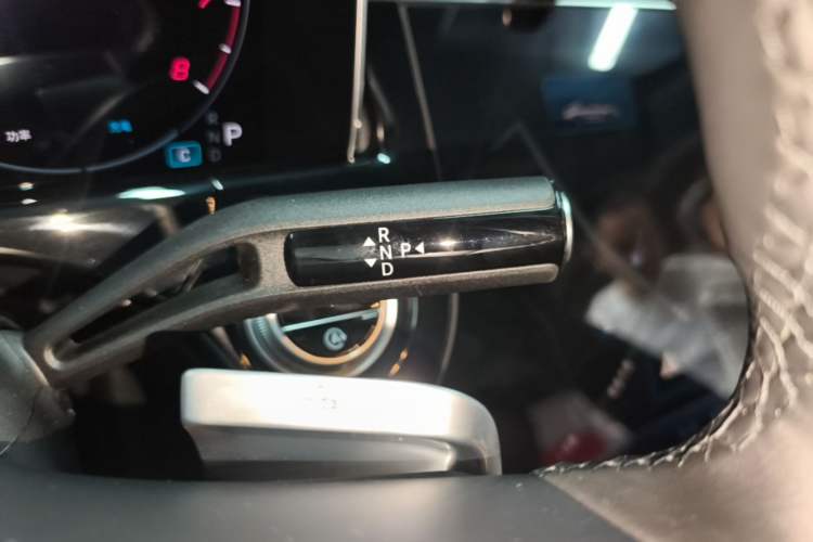 Used Mercedes-Benz E-Class 2025 Facelift E 300 L Luxury Edition Gear Lever